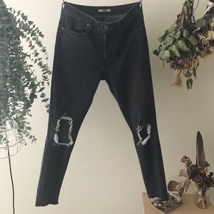 High Rise Skinny Levi Jean